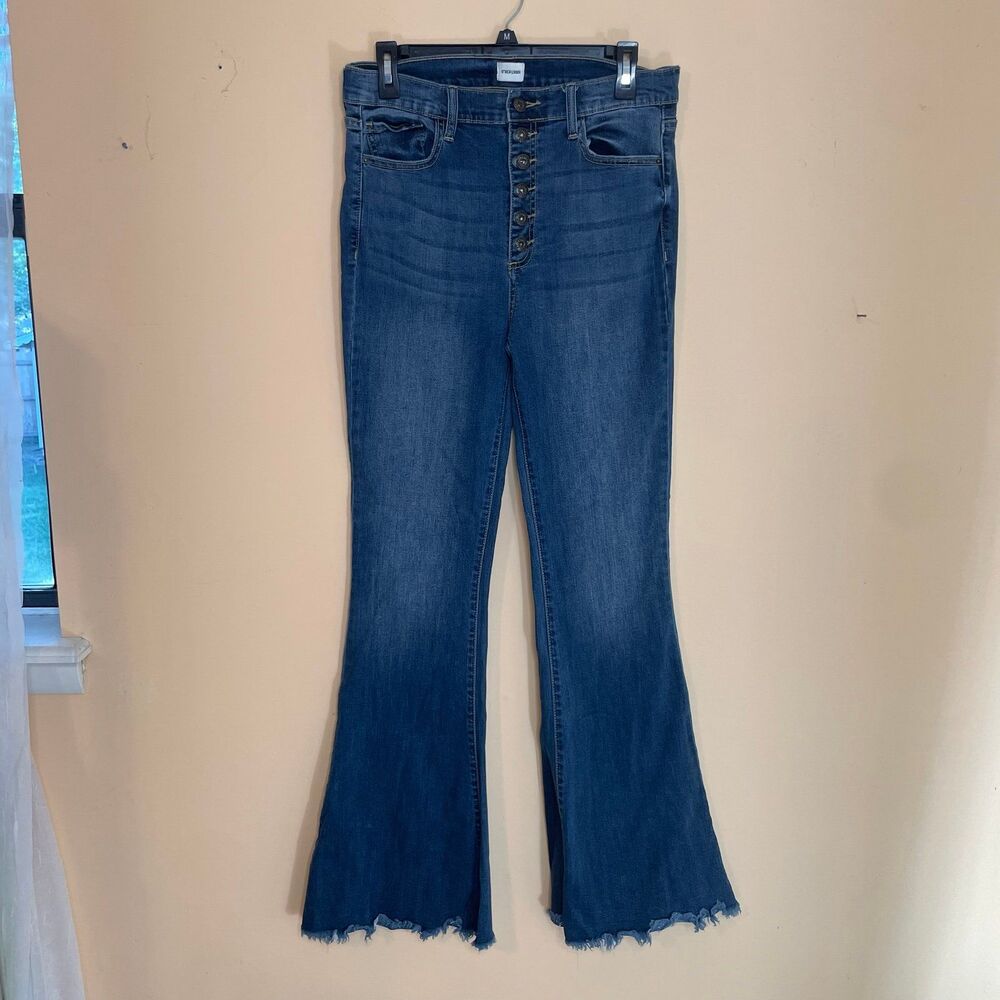 Sneak peak women’s juniors 13 W31 High Rise Button Fly Flare Wide Leg Jeans
